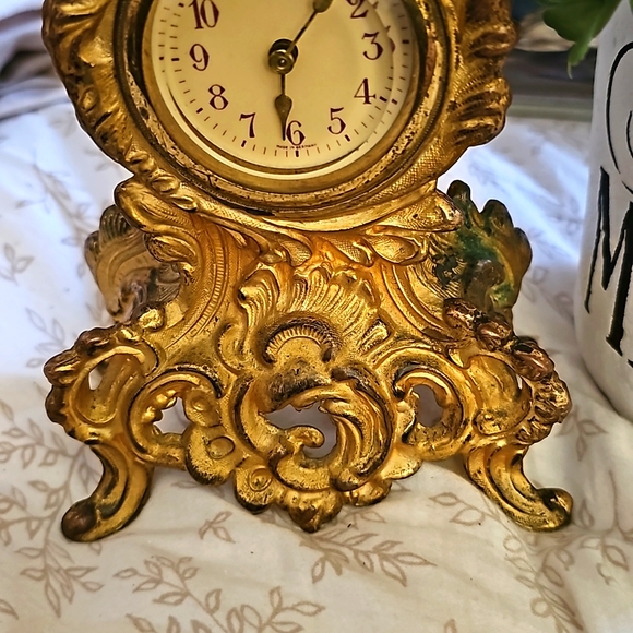Art Nouveau Legged Gold Clock - Picture 4 of 8